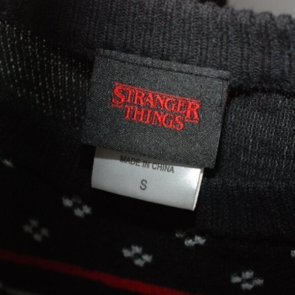 Stranger Things NWT Juniors Small Christmas Lights Sweater ABC Alphabet Light up - Picture 5 of 9